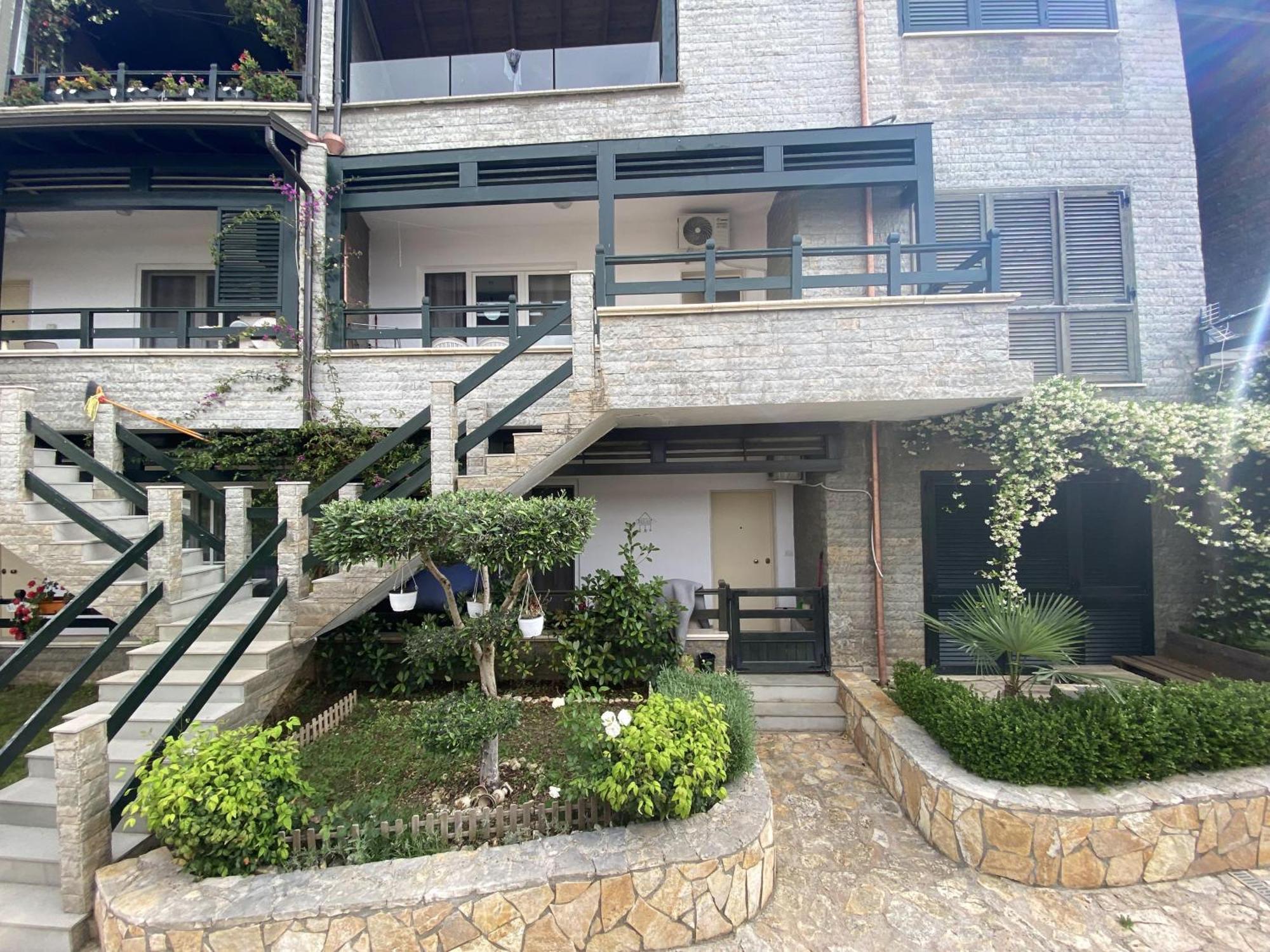 Aquamarine 2, * Vlorë