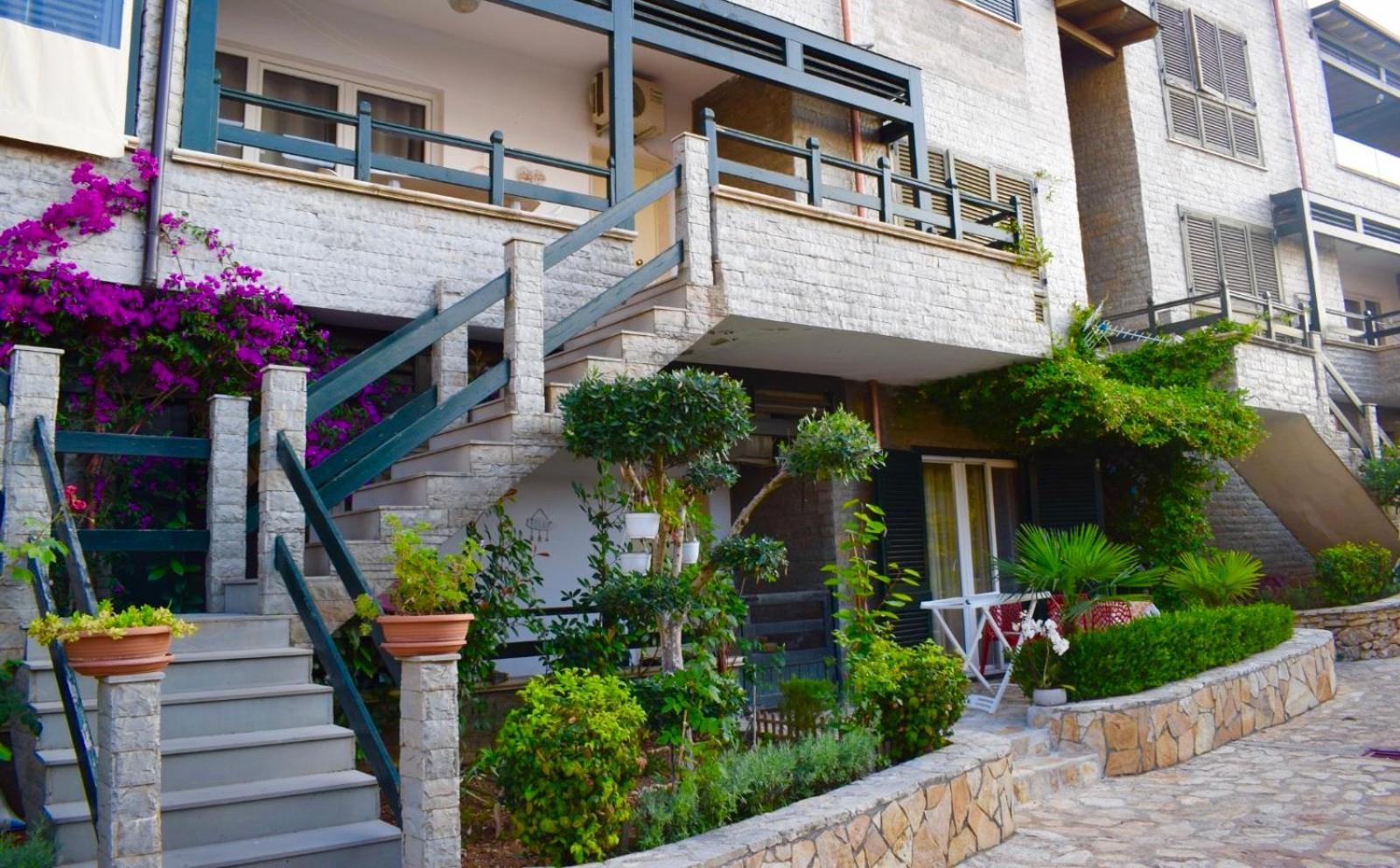 Aquamarine 2, Vlorë